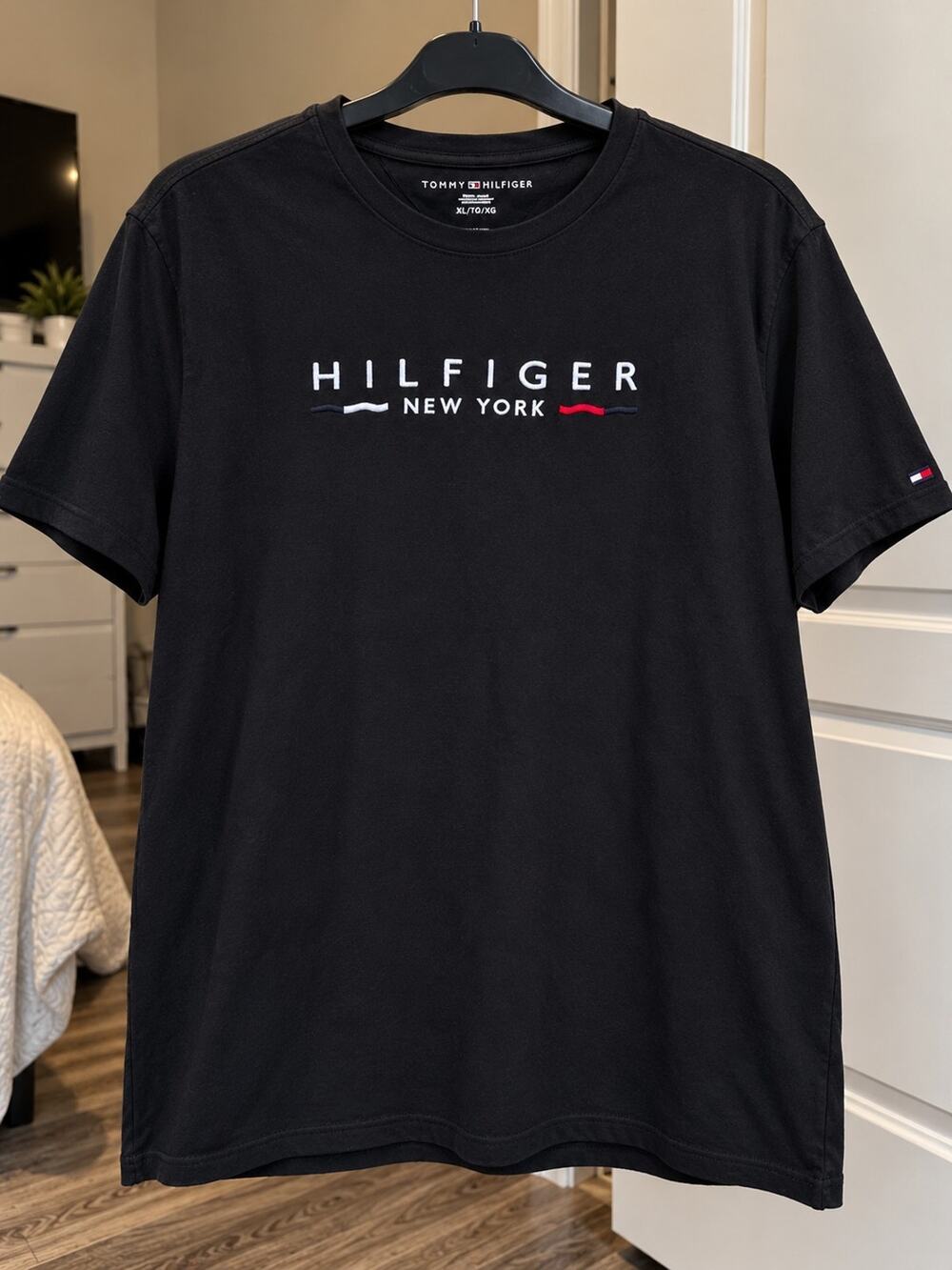 NWT TOMMY HILFIGER NAVY BLUE GRAPHIC T-SHIRT LOGO SIZE XS EXTRA SMALL